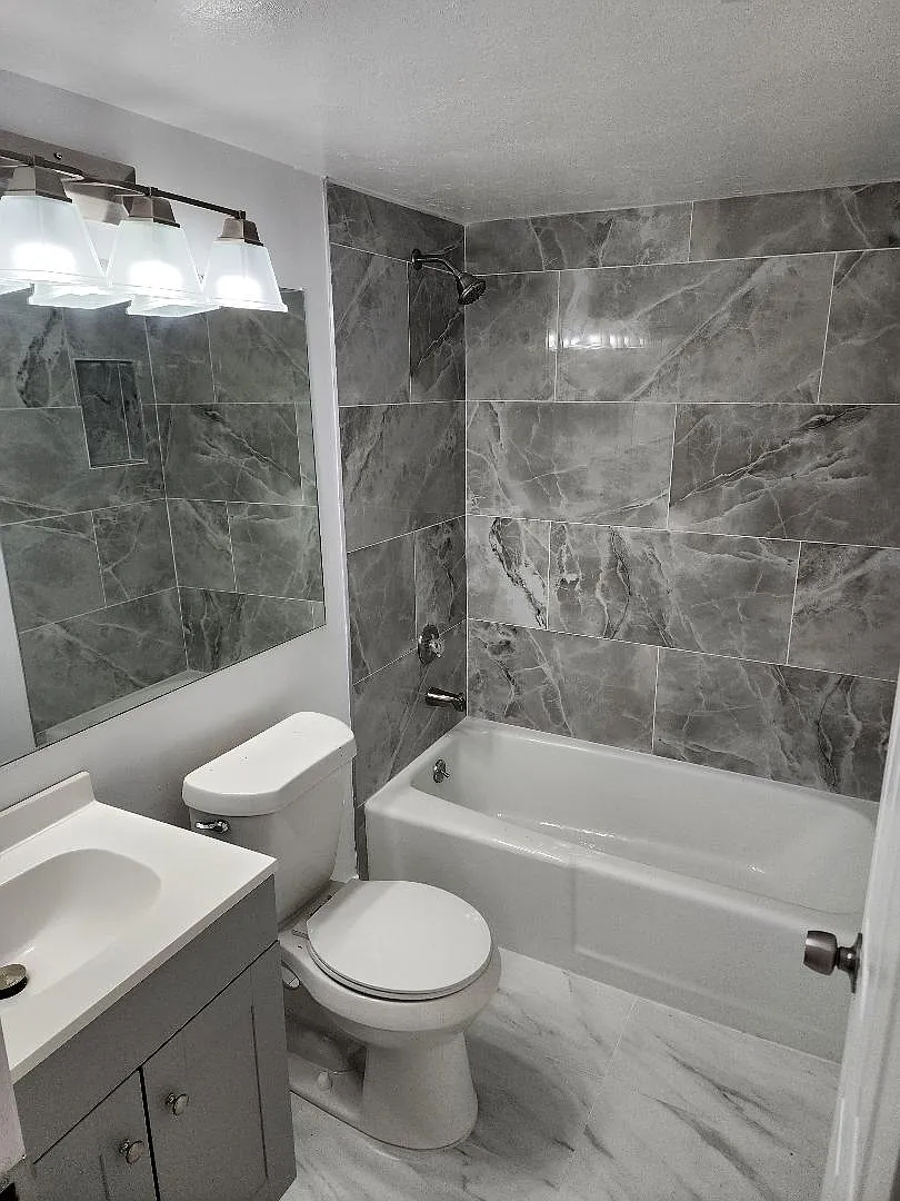 Building Photo - 1932 SE 43rd St #1-128