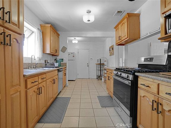 3rd image of 2022 Graham Ave
