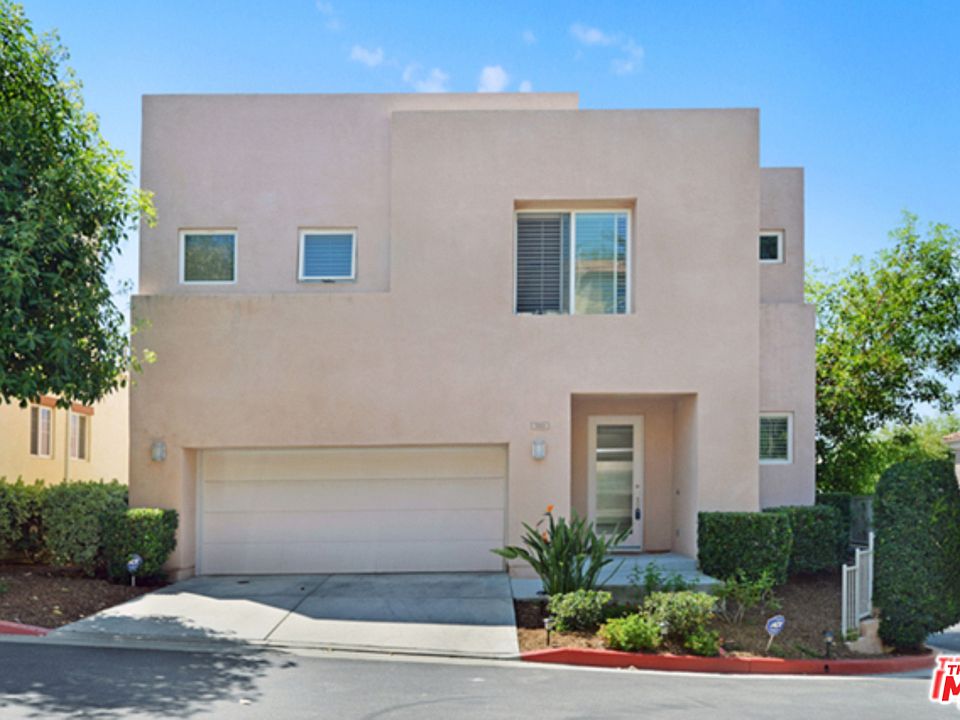 1st image of 5660 Como Cir