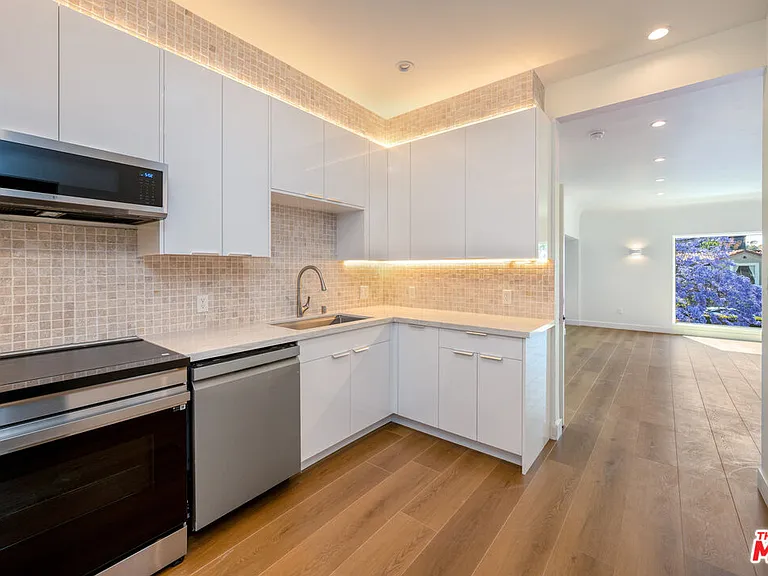 1450 S Holt Ave — Photo 7