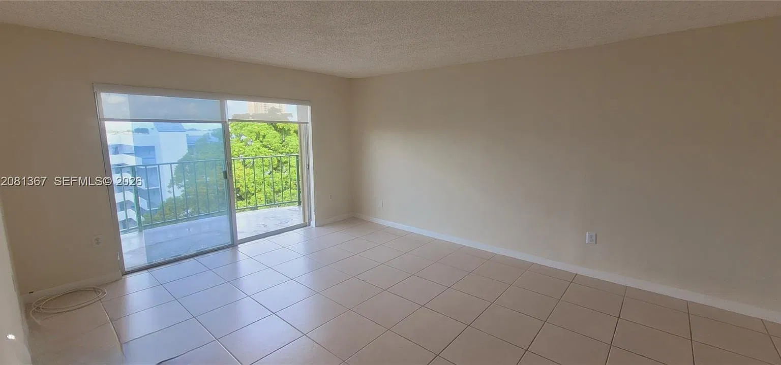 1 bed, 690 sqft, $1,900 — Photo 3