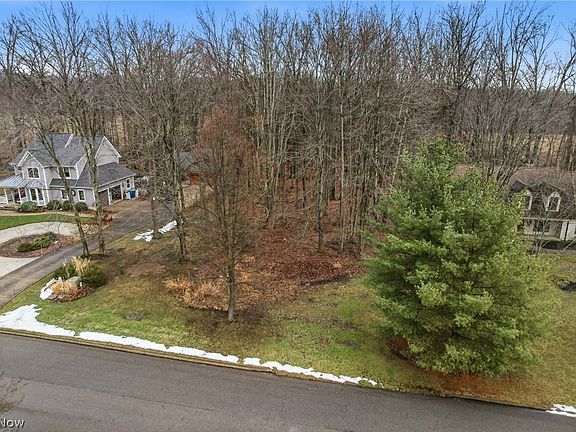 4th image of Lakeview Dr