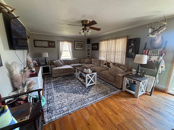 3rd image of 302 East Dr
