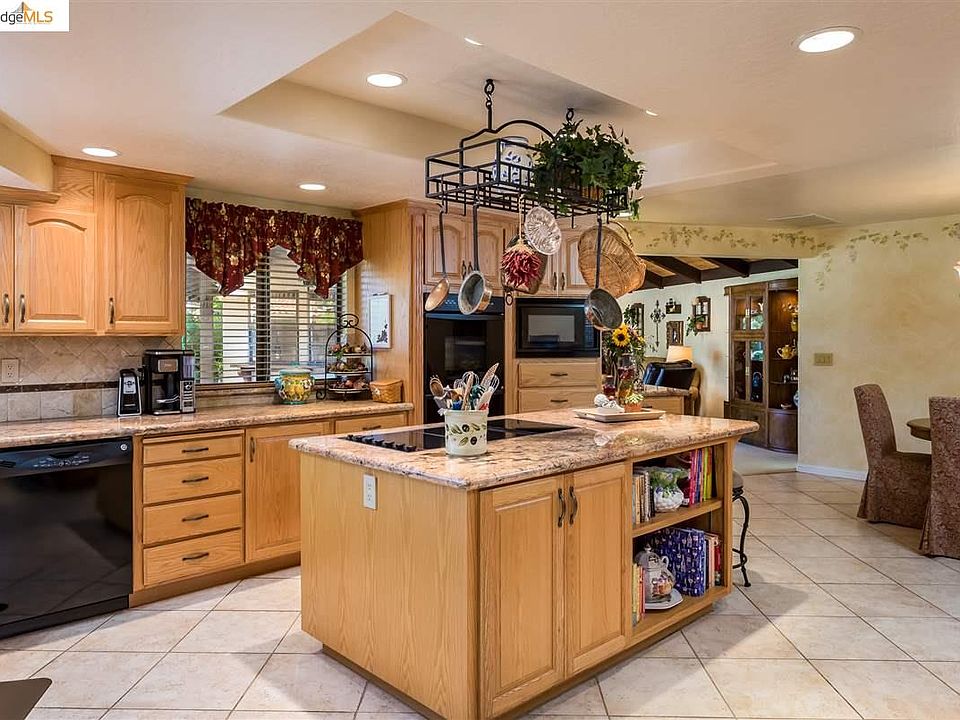 76 Bottlebrush Ct, Oakley, CA 94561 | Zillow