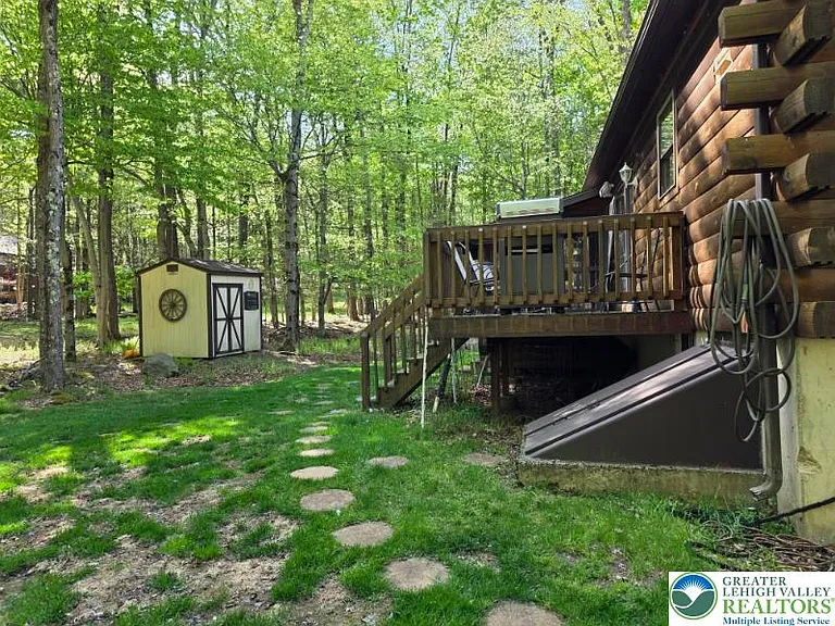 1037 Maplewood Dr — Photo 8