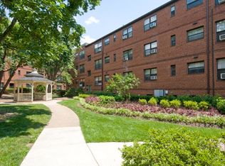 4808 Wellington Dr APT 209, Chevy Chase, MD 20815