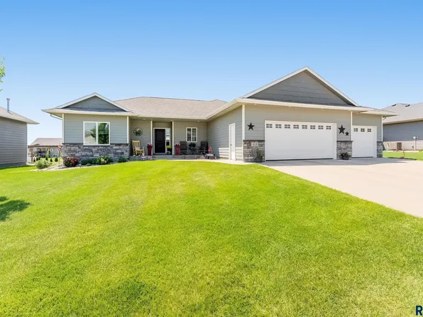 413 N Willow Creek Ave, Sioux Falls, SD 57110