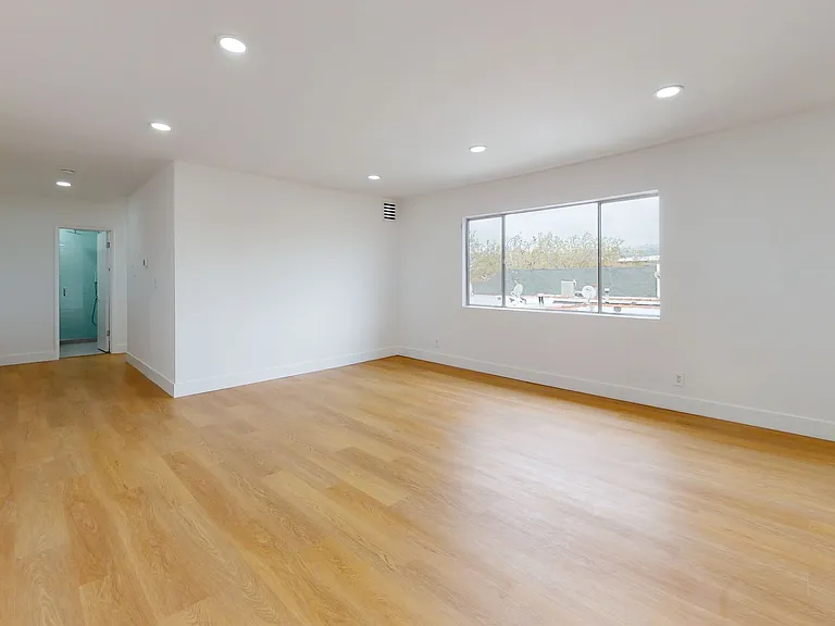 212 S Arnaz Dr — Photo 6