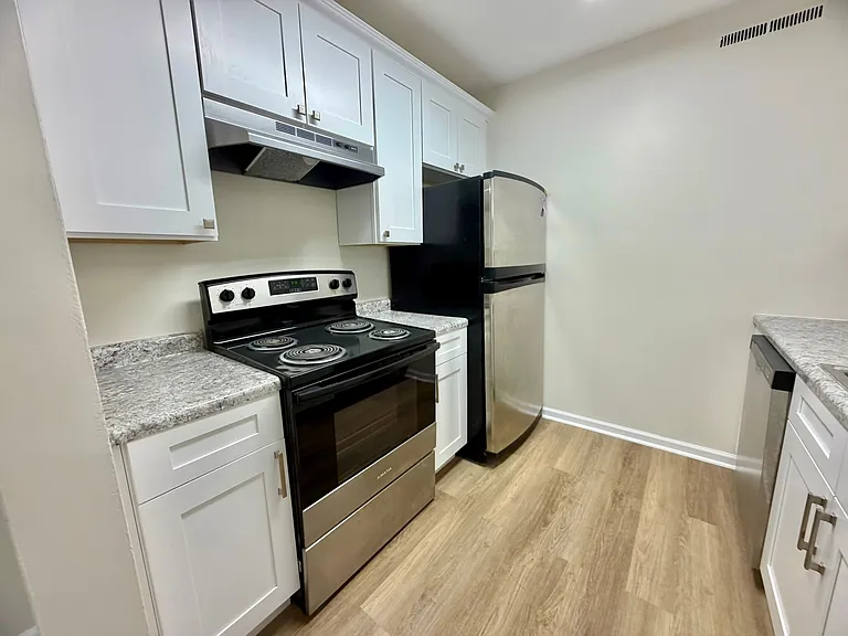 Sherwood Forest Apartments — Photo 27