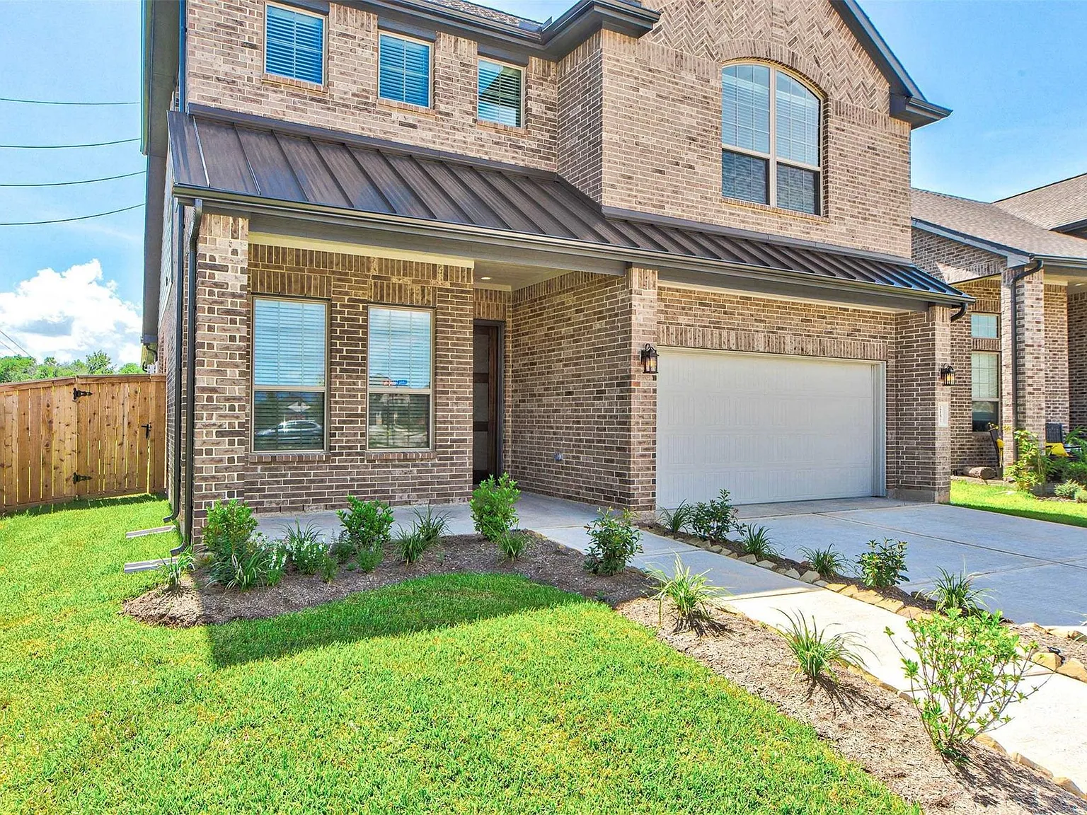 4 bed, 3.0 bath, 2706 sqft, $3,000 — Photo 2