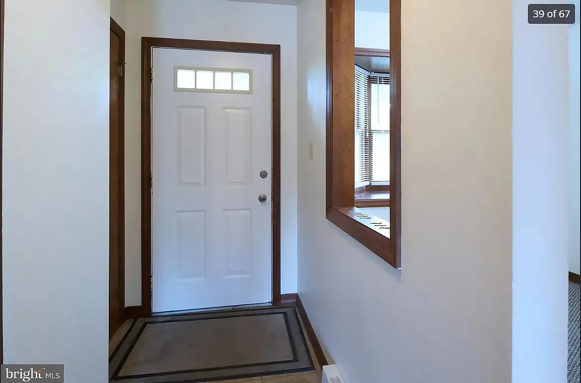 3 bed, 1.5 bath, 2400 sqft, $2,550 — Photo 2