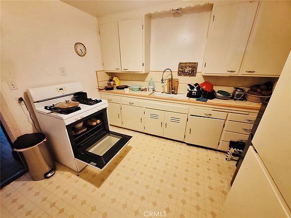 5th image of 241 Barham Ave
