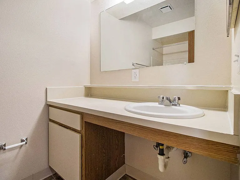 Pine Knoll Apartments — Photo 13