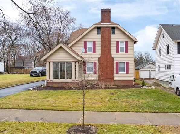 445 Briarwood Dr, Akron, OH 44320