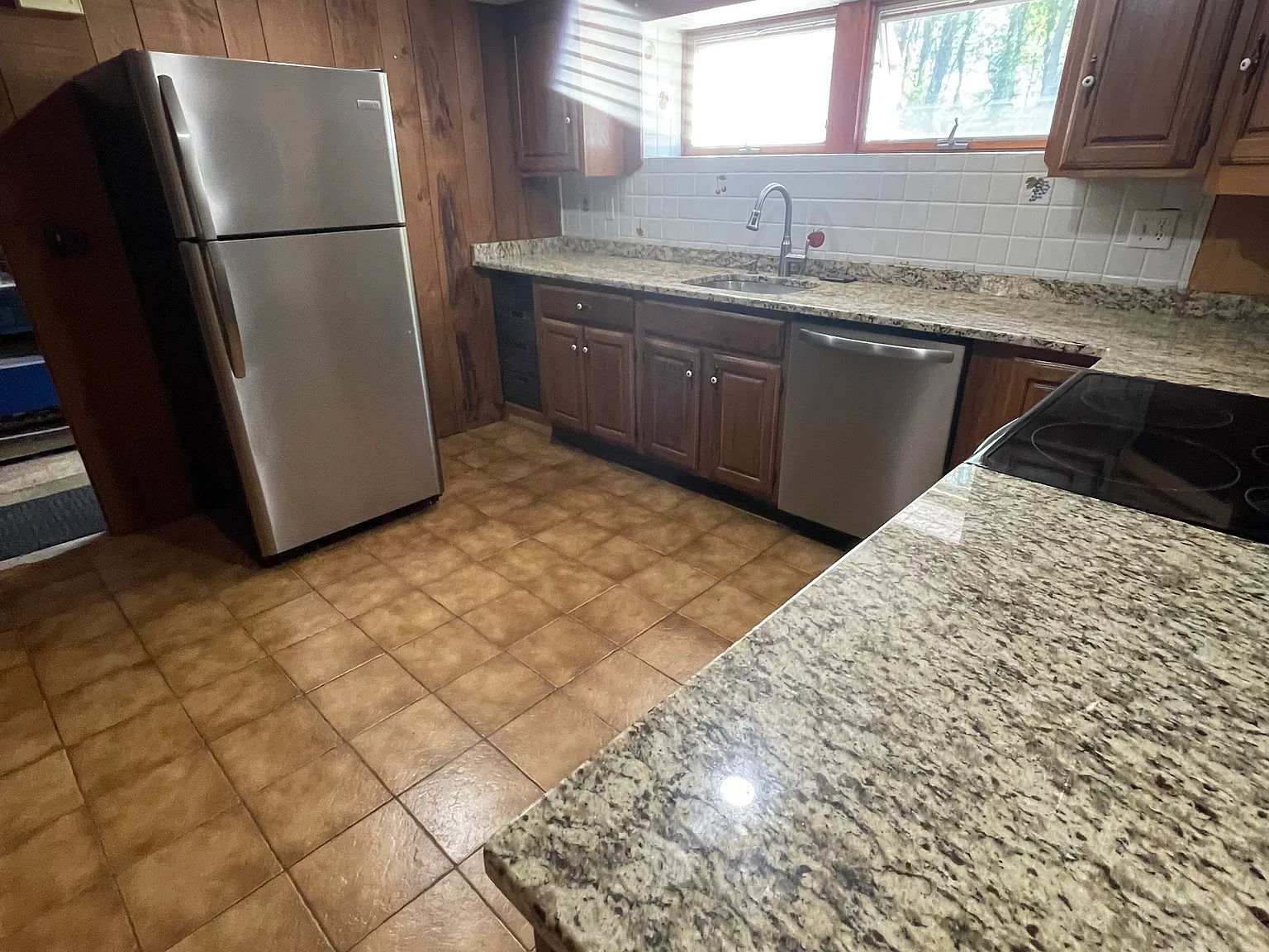 2 bed, 900 sqft, $2,400 — Photo 2