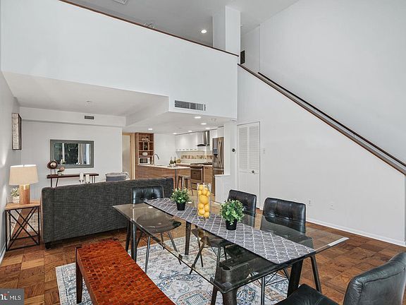 4th image of 33 Saint James Ct #33