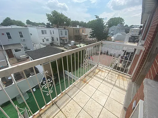 Rented by BUZZ REALTY | media 8