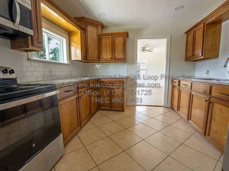 220 Armstrong St — Photo 6