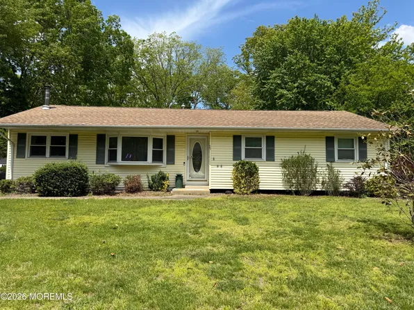 15 Crest Road, Jackson, NJ 08527