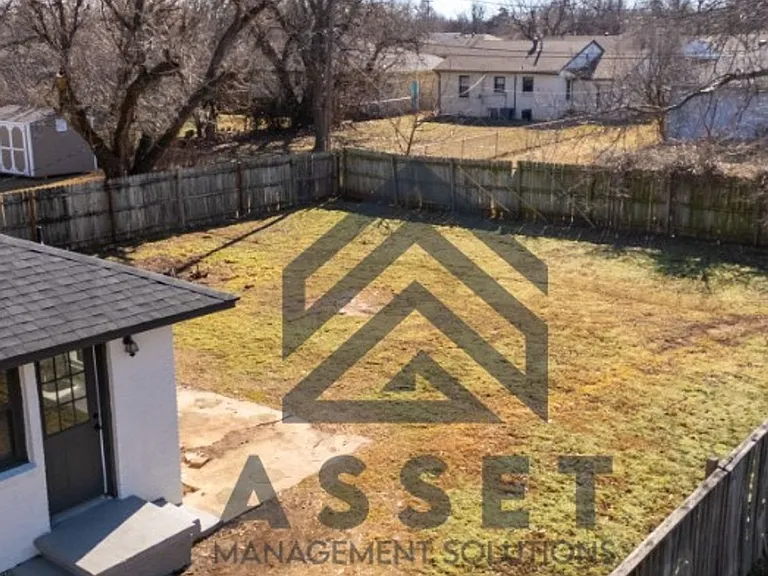 2024 Churchill Way — Photo 3