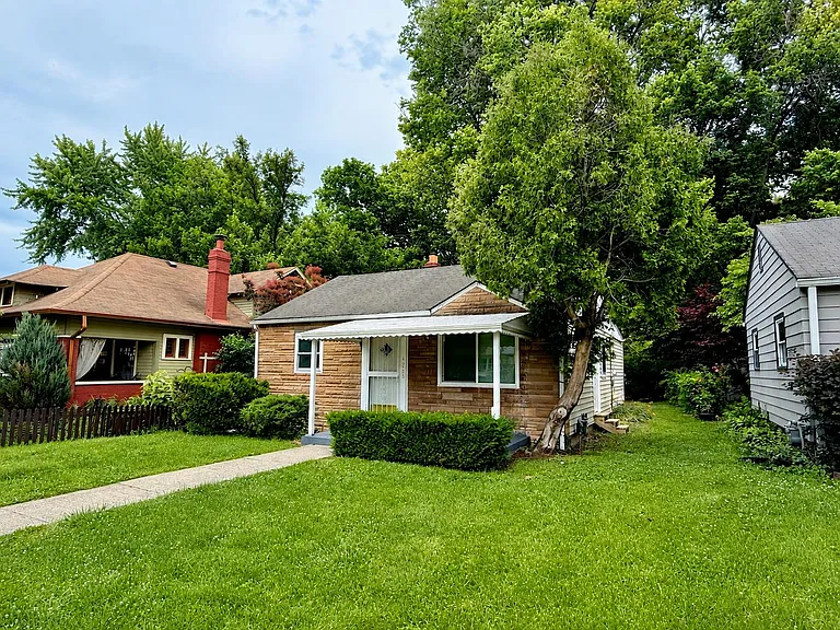 4235 Rookwood Ave — Photo 2