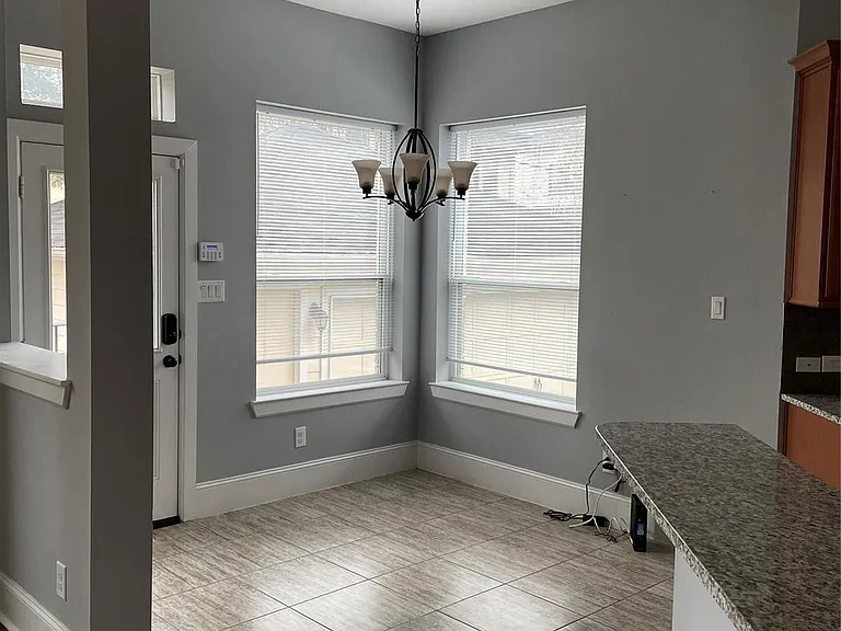 5105 Maple St — Photo 12