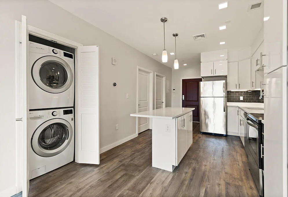 2 bed, 800 sqft, $4,200 — Photo 1
