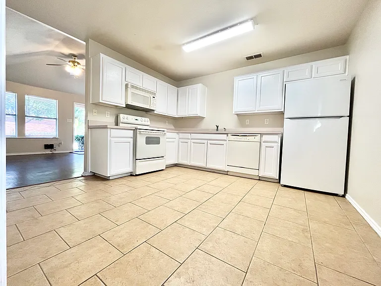 124 Stewart Bend Ct #A — Photo 4