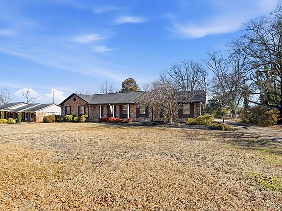 3rd image of 417 Brook Glenn Rd