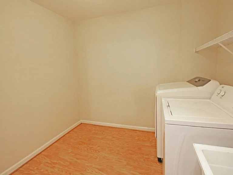 1260 Old Richmond Cir — Photo 23