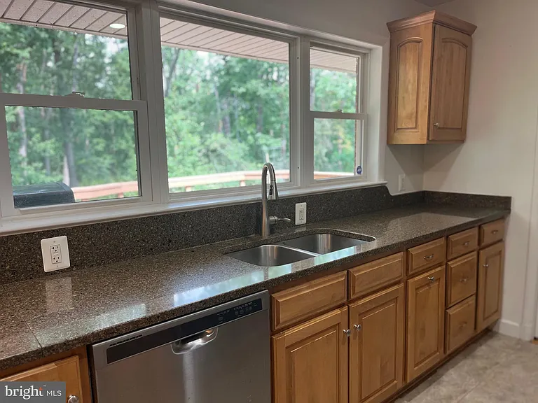 1108 Archer Ct — Photo 5