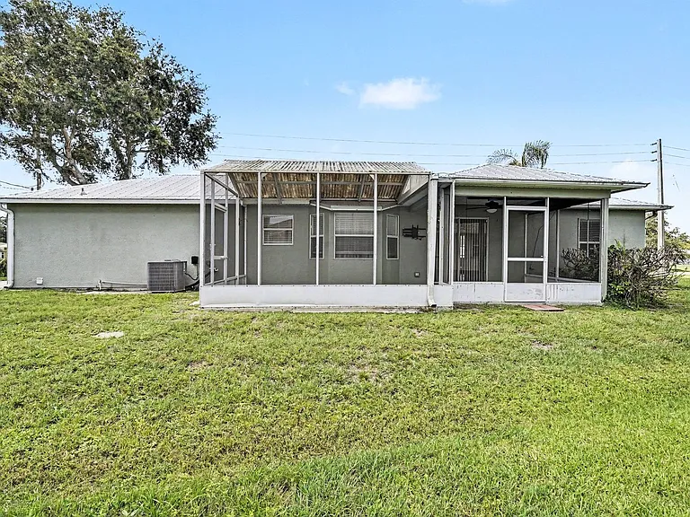 880 Vocelle Ave — Photo 26