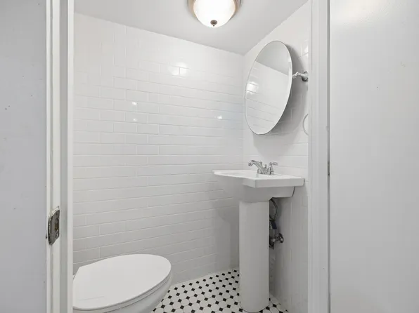 1821 Putnam Avenue image 13 of 15