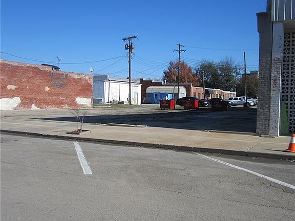 4th image of 124 S Broadway St