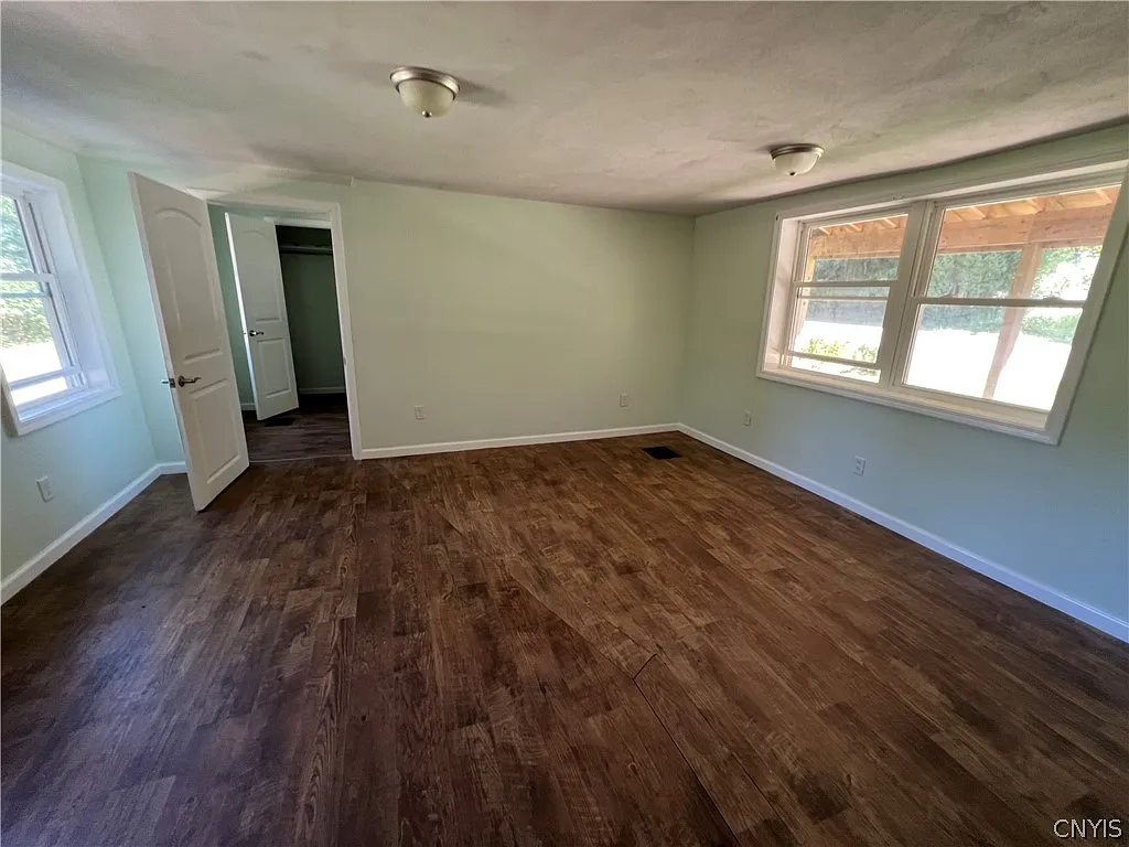 3 bed, 1.0 bath, 1741 sqft, $1,800 — Photo 4