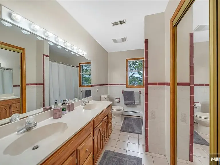 245 Wilson Ave — Photo 17