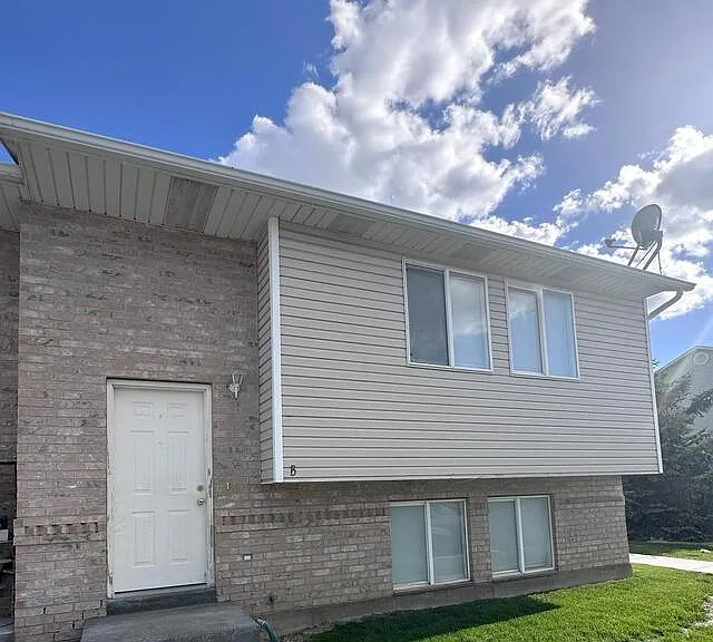 1675 W 100 N #B — Photo 1