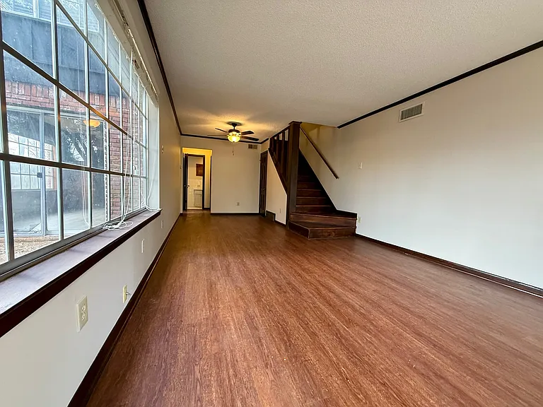 211 S Idlewild St — Photo 6