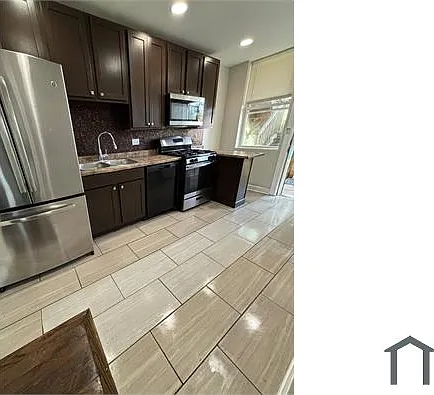 704 E 50th Pl #202