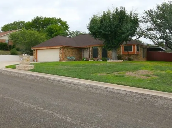 705 S Willis St, Lampasas, TX 76550