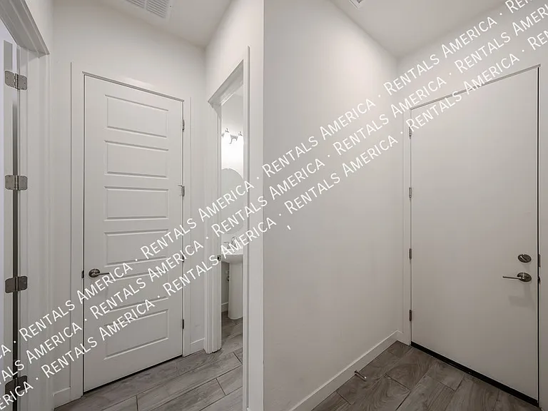 1530 E San Carlos Way — Photo 32