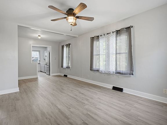 5th image of 2618 38th Ave
