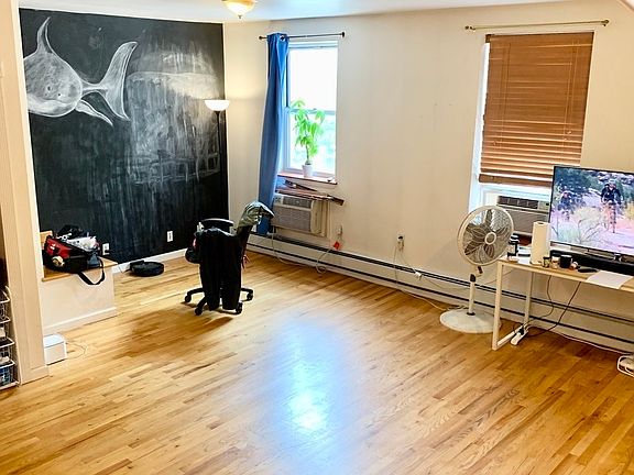 4th image of 120 Graham Ave #2