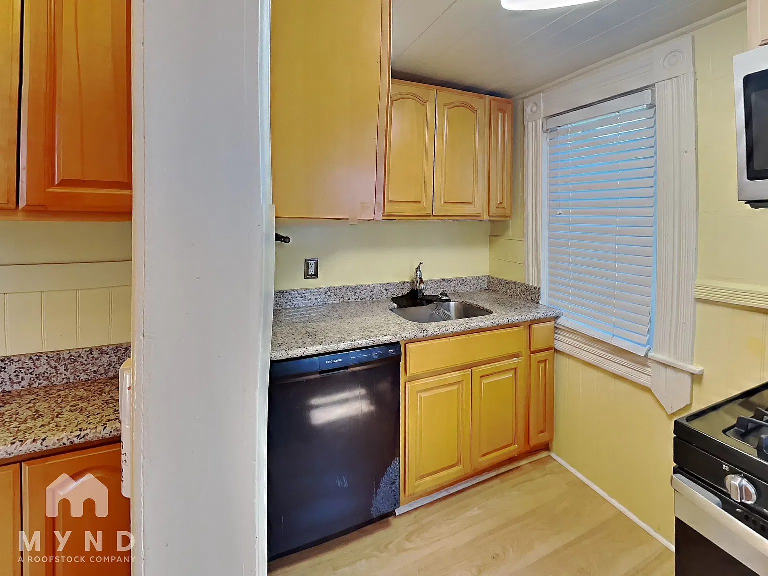 2 bed, 1.0 bath, 1674 sqft, $3,459 — Photo 4
