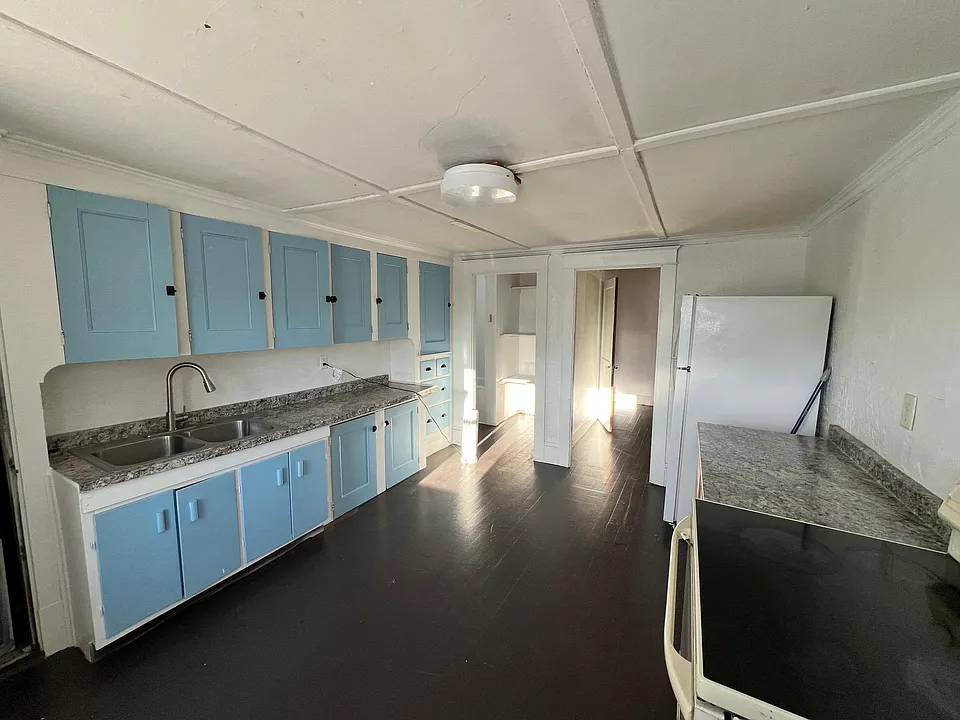 Roomy kitchen
