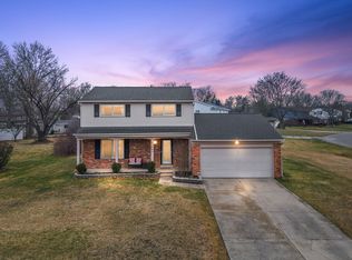 25551 Castlereigh Dr, Farmington Hills, MI 48336