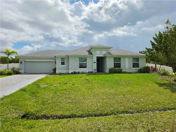 4497 SW Farmington St, Port Saint Lucie, FL 34953