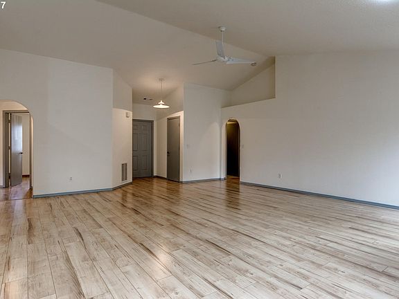 5th image of 16401 NE 81st St