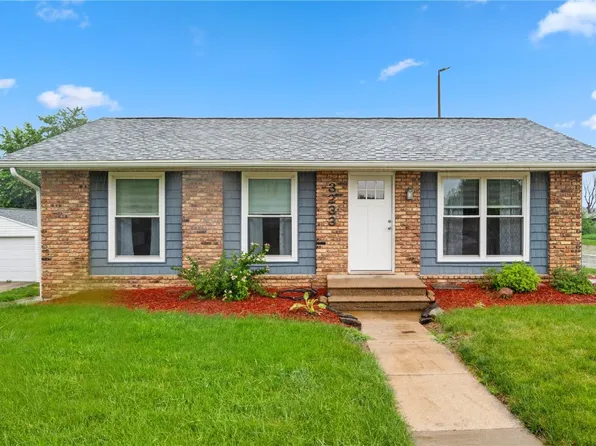 3233 Cameo Ln SW, Cedar Rapids, IA 52404