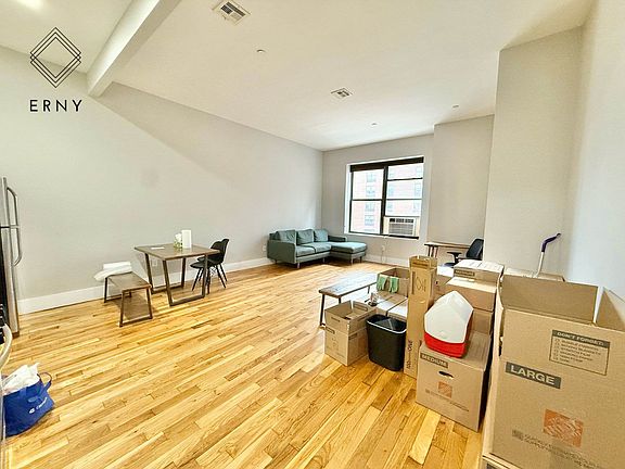 3rd image of 70 Kosciuszko St APT 2L